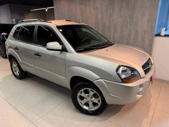 HYUNDAI TUCSON 2.0 GL 2WD 16V GASOLINA 4P MANUAL HYUNDAI TUCSON 2.0 GL 2WD 16V GASOLINA 4P MANUAL